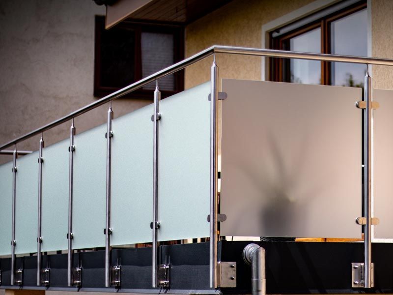 Sichtschutz und Geländer