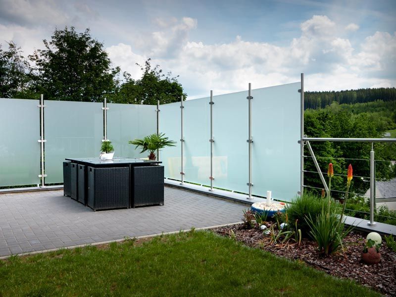 Sichtschutz und Geländer